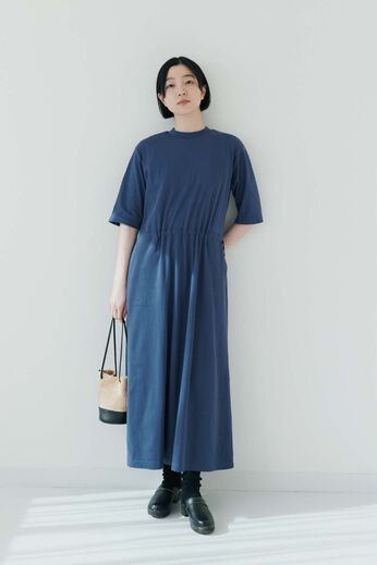 THREE FIFTY STANDARD | 機能素材のカットソーワンピース〈ブルー〉