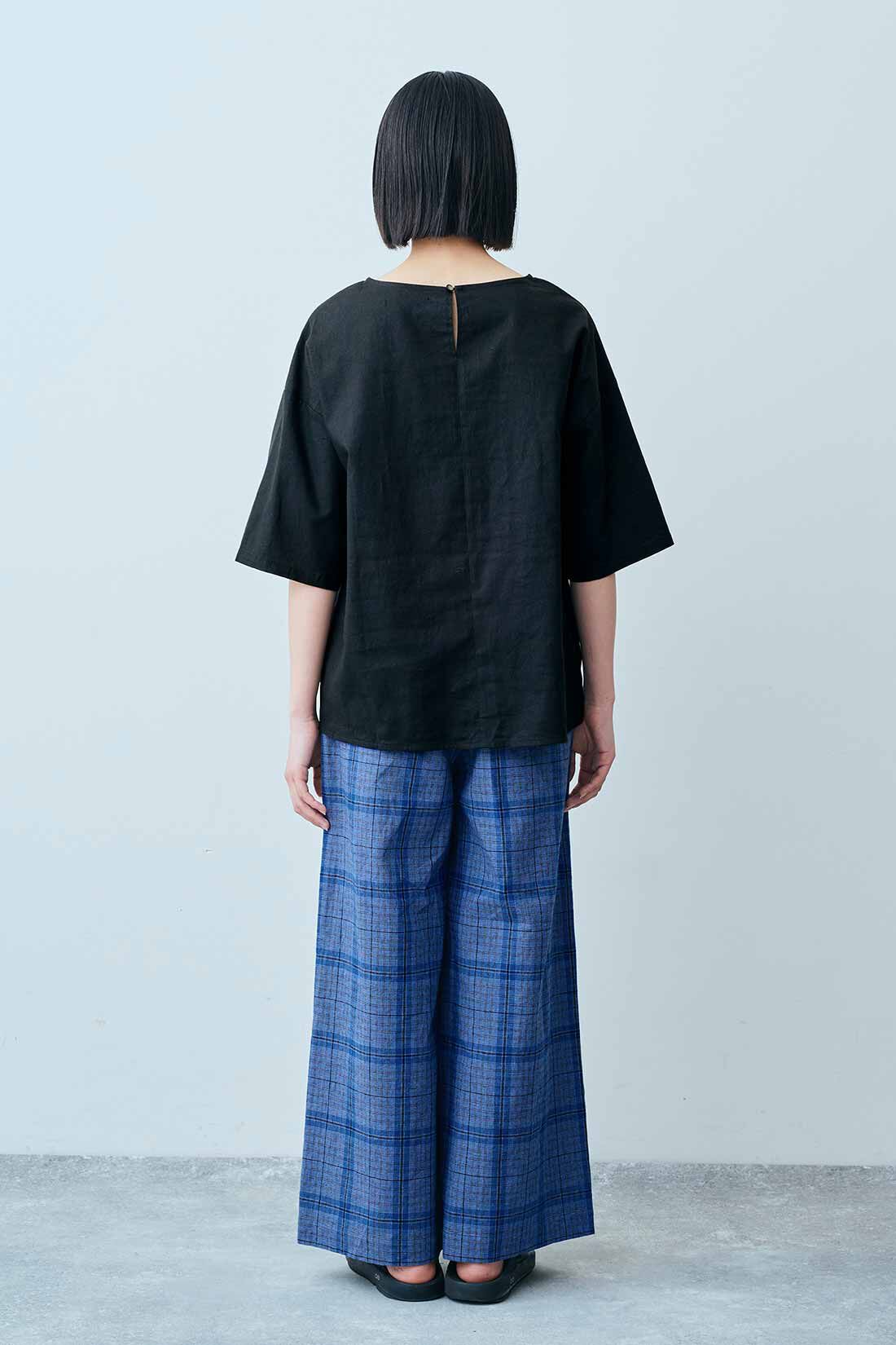 THREE FIFTY STANDARD|リネンコットン タックデザインプルオーバー〈ブラック〉のコーディネート|モデル身長：163cm 着用サイズ：M