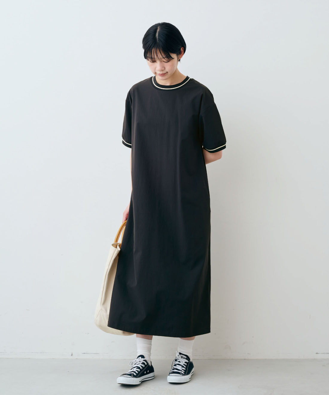 THREE FIFTY STANDARD［スリーフィフティースタンダード］|THREE FIFTY STANDARD　さらっとした着心地のラインリブワンピース〈ネイビー〉|モデル身長：163cm　着用サイズ：M