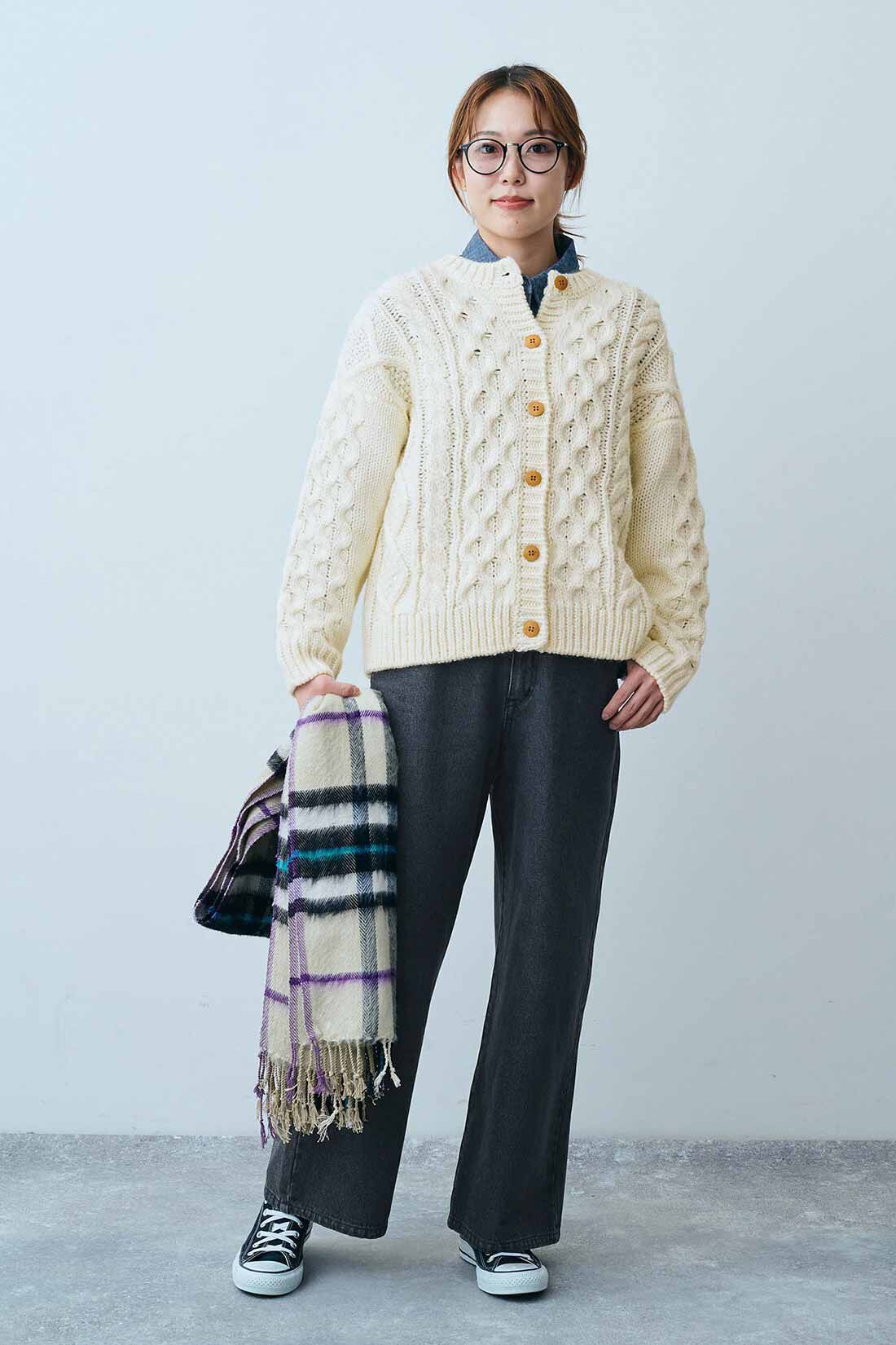 THREE FIFTY STANDARD|THREE FIFTY STANDARD ブリーチ加工をほどこしたブラックデニムパンツ|モデル身長：165cm　着用サイズ：M