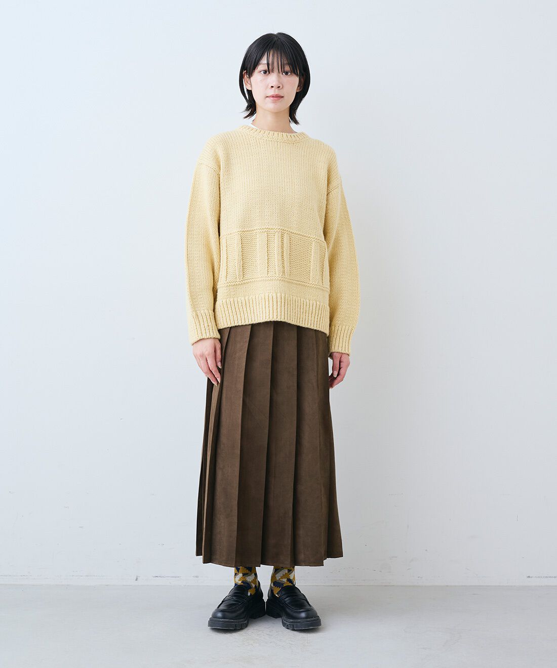 THREE FIFTY STANDARD|小谷実由さんと作ったローゲージニット〈クリーム〉とレザーのワイド ボストンバッグ〈ブラック〉のコーディネート