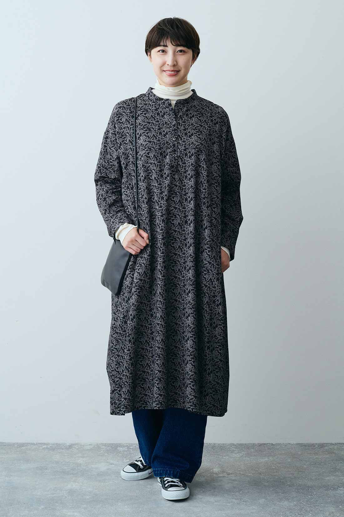 THREE FIFTY STANDARD|THREE FIFTY STANDARD モノトーンのフラワープリントワンピース〈ブラック〉
