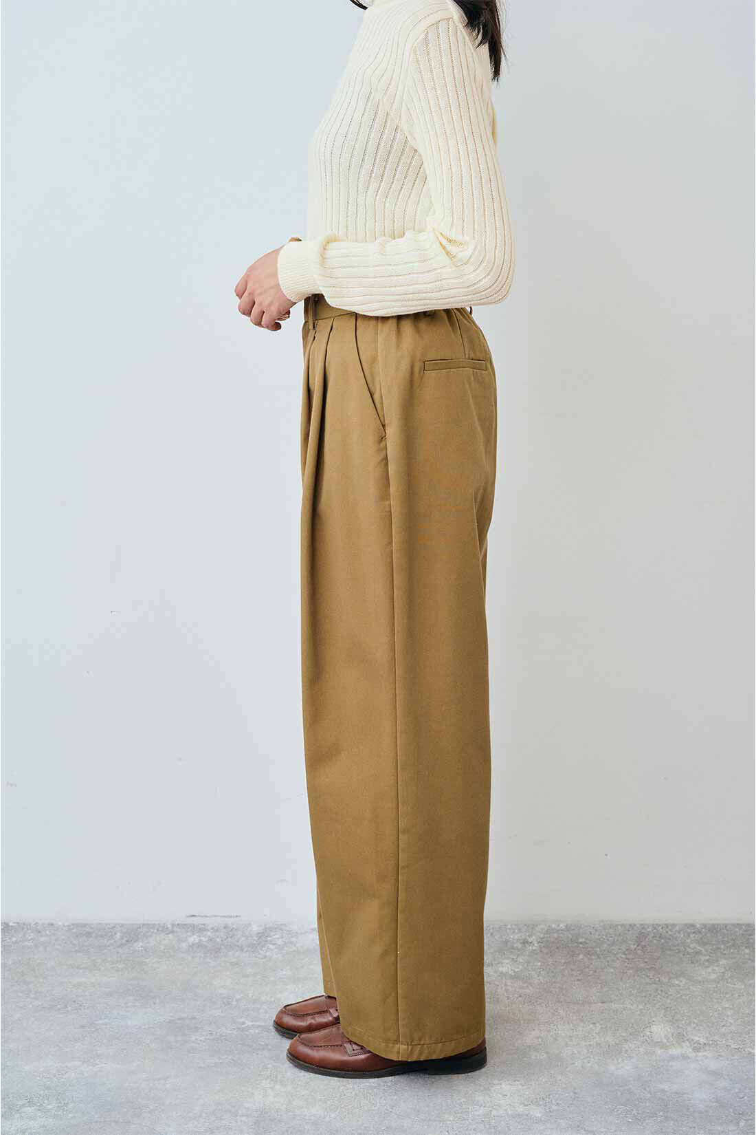 THREE FIFTY STANDARD|THREE FIFTY STANDARD カジュアルすぎないチノパンツ〈キャメル〉|SIDE