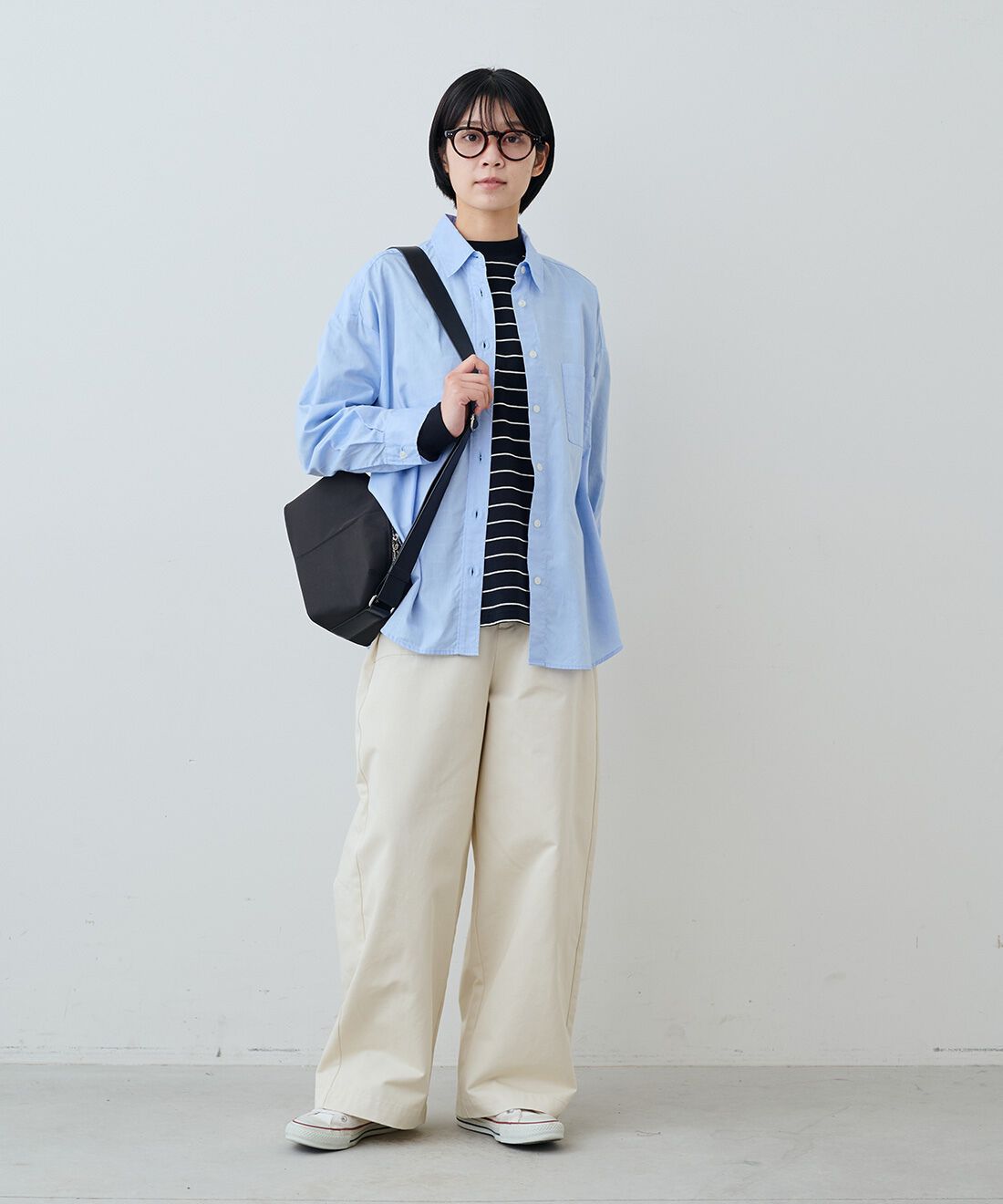 THREE FIFTY STANDARD［スリーフィフティースタンダード］|日本製の刺しゅうオックスシャツＢＬ　ＴＦＳとレトロなボーダーＴシャツ　ＴＦＳのコーディネート|モデル身長：163cm 着用サイズ：M