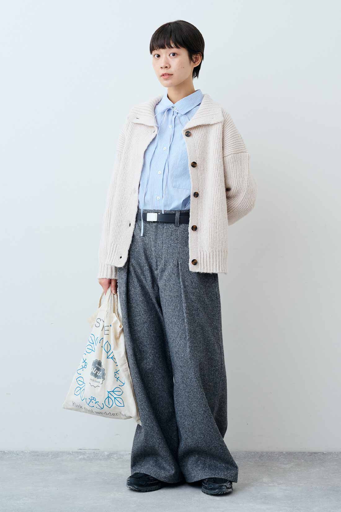 THREE FIFTY STANDARD|THREE FIFTY STANDARD　小谷 実由さんと作った ピッチや色にこだわった ストライプのシャツ〈ブルー〉|モデル身長：163cm　着用サイズ：M