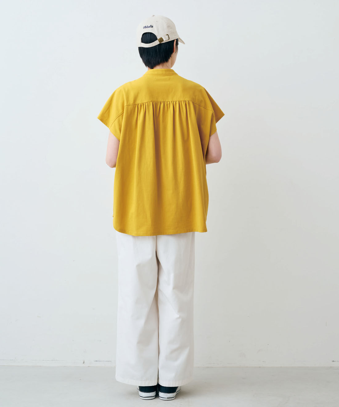 THREE FIFTY STANDARD［スリーフィフティースタンダード］|THREE FIFTY STANDARD　金子敦子さんと作った 接触冷感・吸汗速乾機能がついた カットソーシャツ〈マスタード〉|モデル身長：163cm　着用サイズ：M