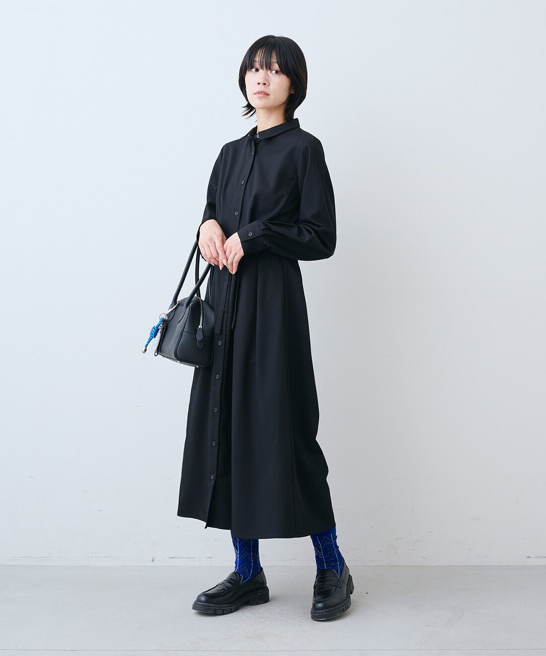 THREE FIFTY STANDARD|レザーのワイド ボストンバッグ〈ブラック〉のコーディネート