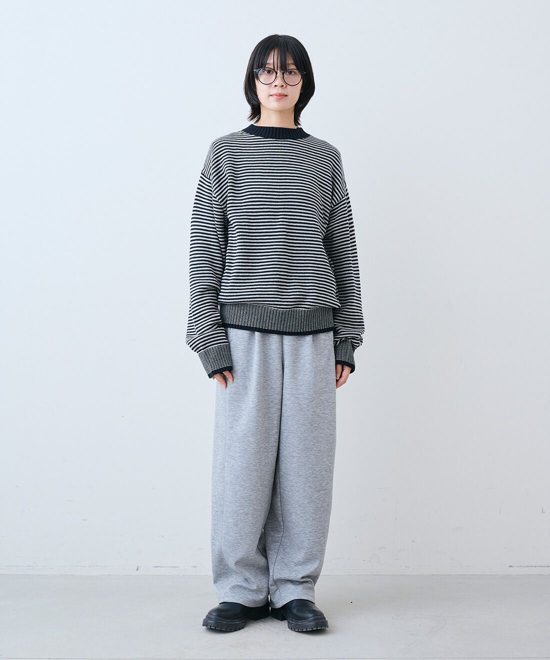 THREE FIFTY STANDARD|日本製ミジン ボーダー ニット〈ブラック×グレー〉と裏起毛のあったかカットソー カーブパンツのコーディネート