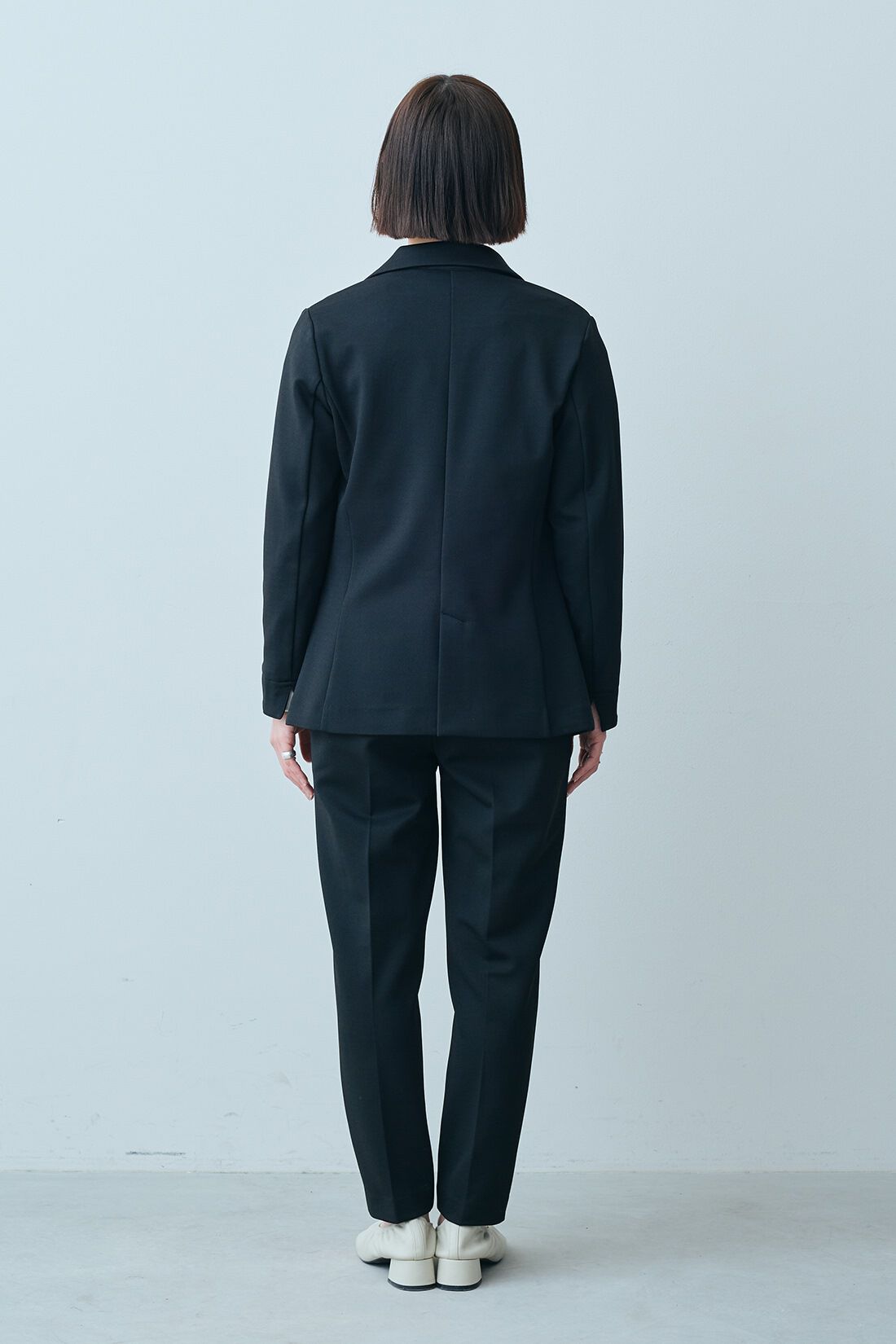 IEDIT|花粉リリース＆UVケア 純黒素材 バレエフィットR ジャケット〈黒〉のコーディネート|【着用サイズ】ジャケット：SP　トップス：S　パンツ：SP