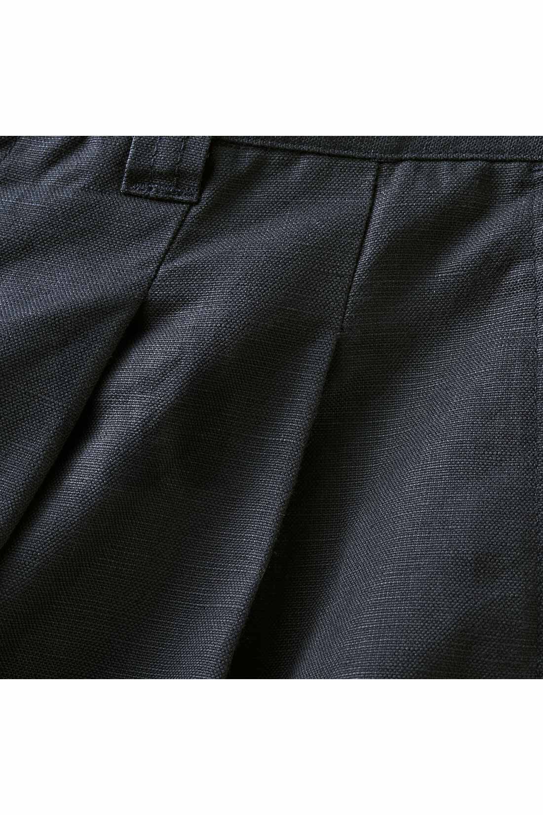 THREE FIFTY STANDARD|THREE FIFTY STANDARD リネン混ワイドストレートパンツ〈ダークネイビー〉|緯糸にリネン糸を使用した、しなやかな張り感を持つキャンバス地。