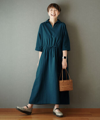 THREE FIFTY STANDARD | 金子敦子さんコラボ 国産麻混生地 スキッパーワンピース 〈ブルーグリーン〉