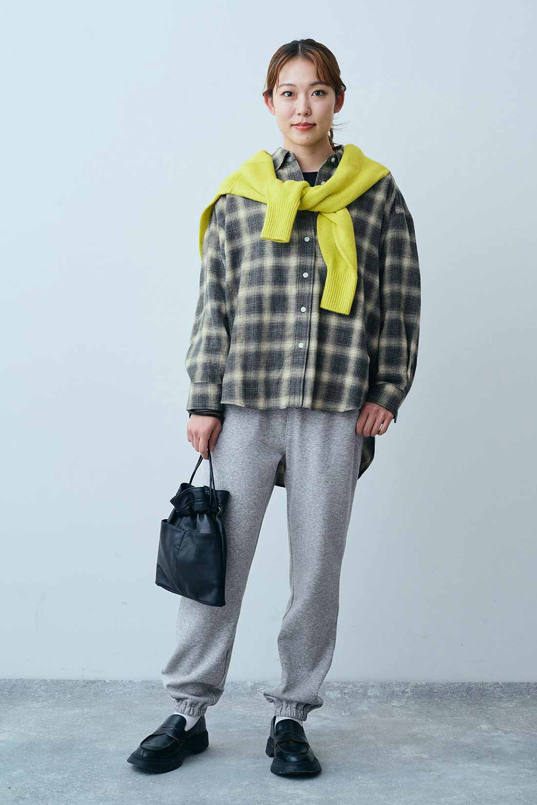 THREE FIFTY STANDARD|THREE FIFTY STANDARD オンブレチェックシャツ〈ブラック〉|モデル身長：165cm　着用サイズ：M