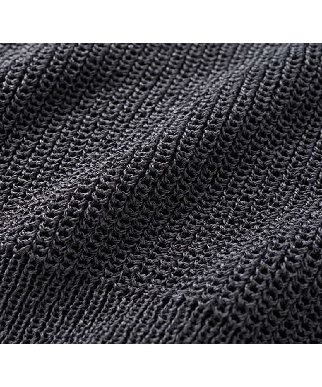 THREE FIFTY STANDARD［スリーフィフティースタンダード］|THREE FIFTY STANDARD　日本製の和紙混ニットベストカーディガン〈ブラック〉|和紙混の糸を使用。麻のようにシャリッとさわやかな肌当たりや、軽い着心地が特徴です。