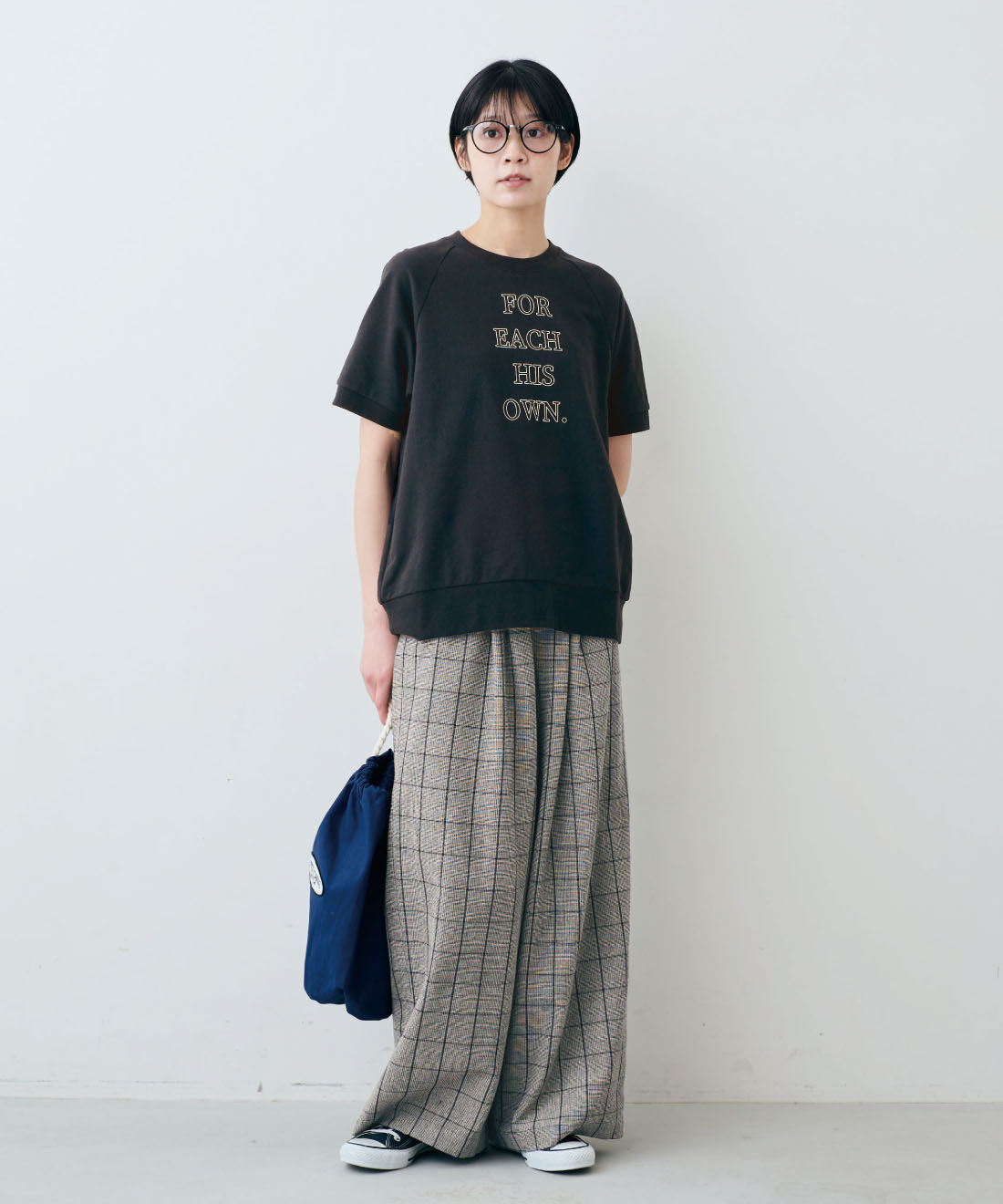 THREE FIFTY STANDARD［スリーフィフティースタンダード］|THREE FIFTY STANDARD　半袖ミニ裏毛のロゴトップス〈ブラック〉|モデル身長：163cm　着用サイズ：M