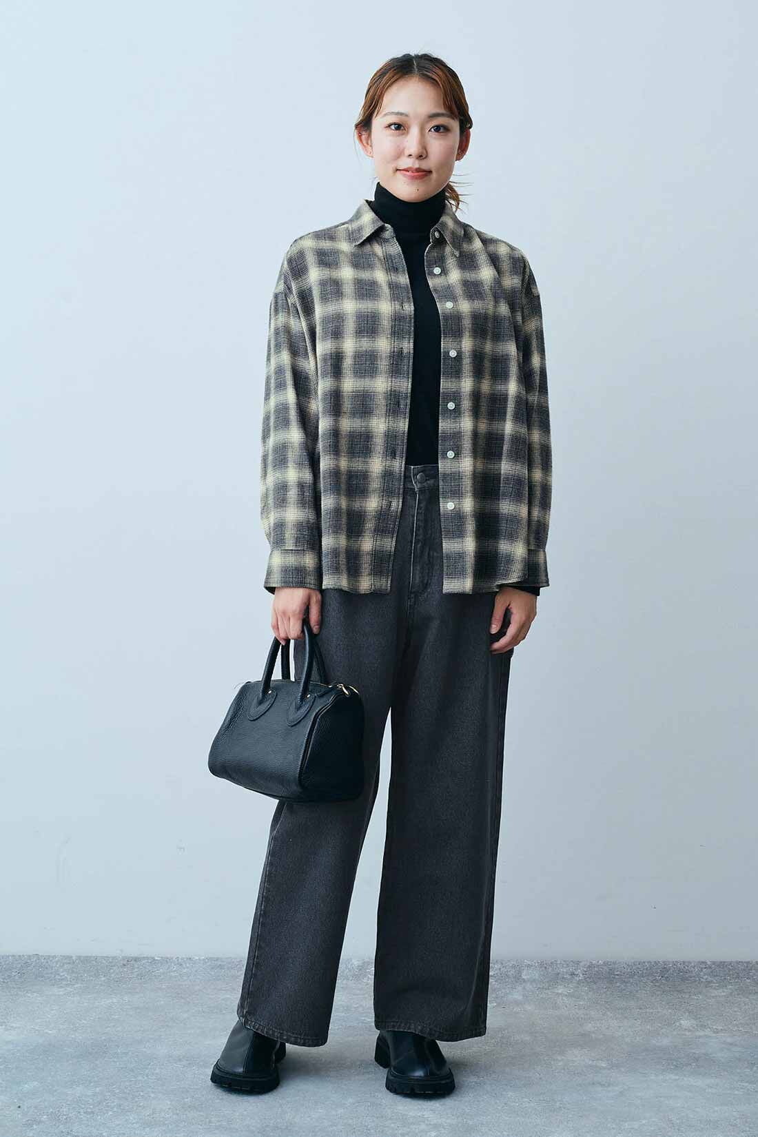 THREE FIFTY STANDARD|THREE FIFTY STANDARD オンブレチェックシャツ〈ブラック〉|モデル身長：165cm　着用サイズ：M