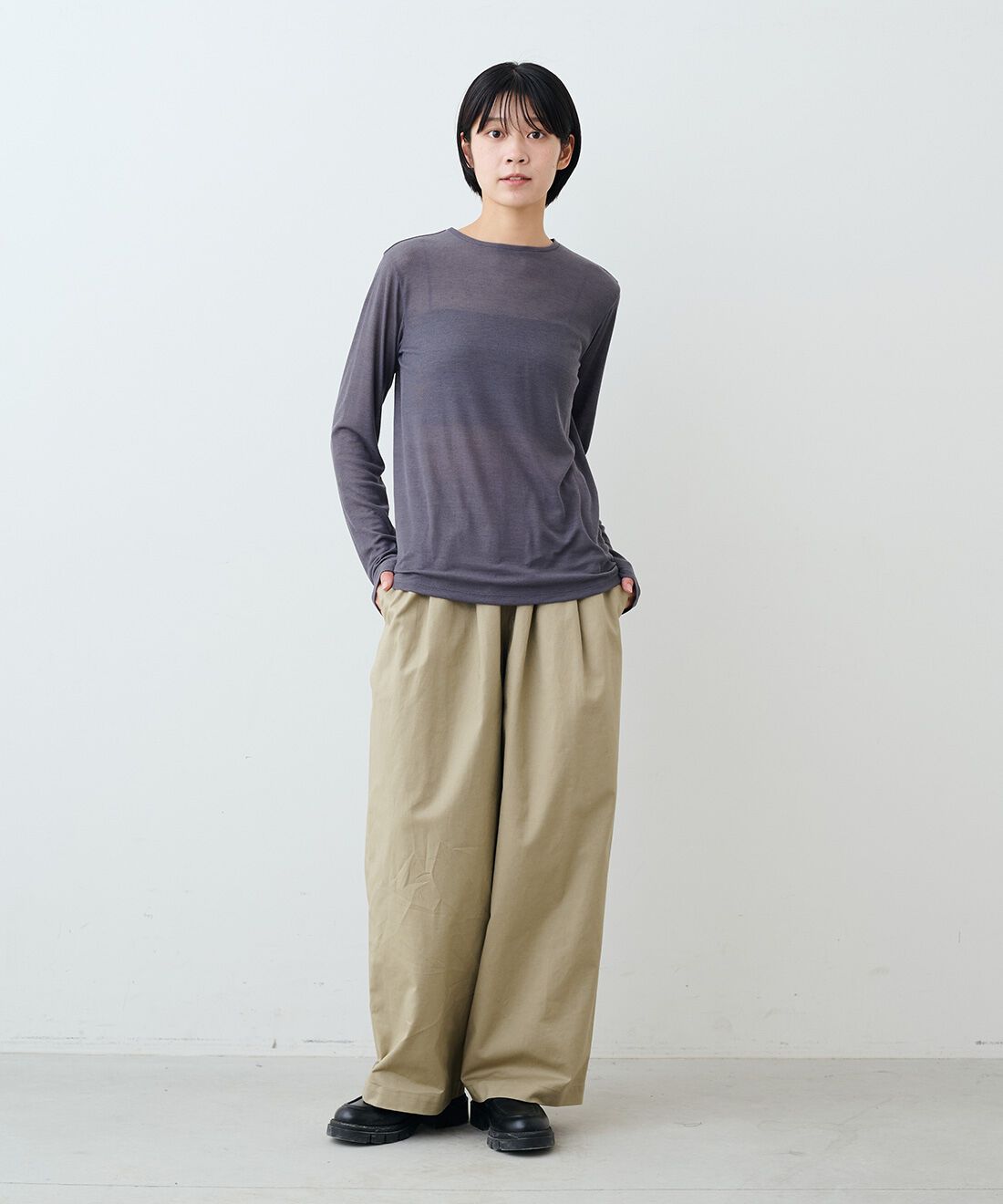 THREE FIFTY STANDARD|綿麻タックイージーパンツカーキベージュ　ＴＦＳのコーディネート|モデル身長：163cm 着用サイズ：M