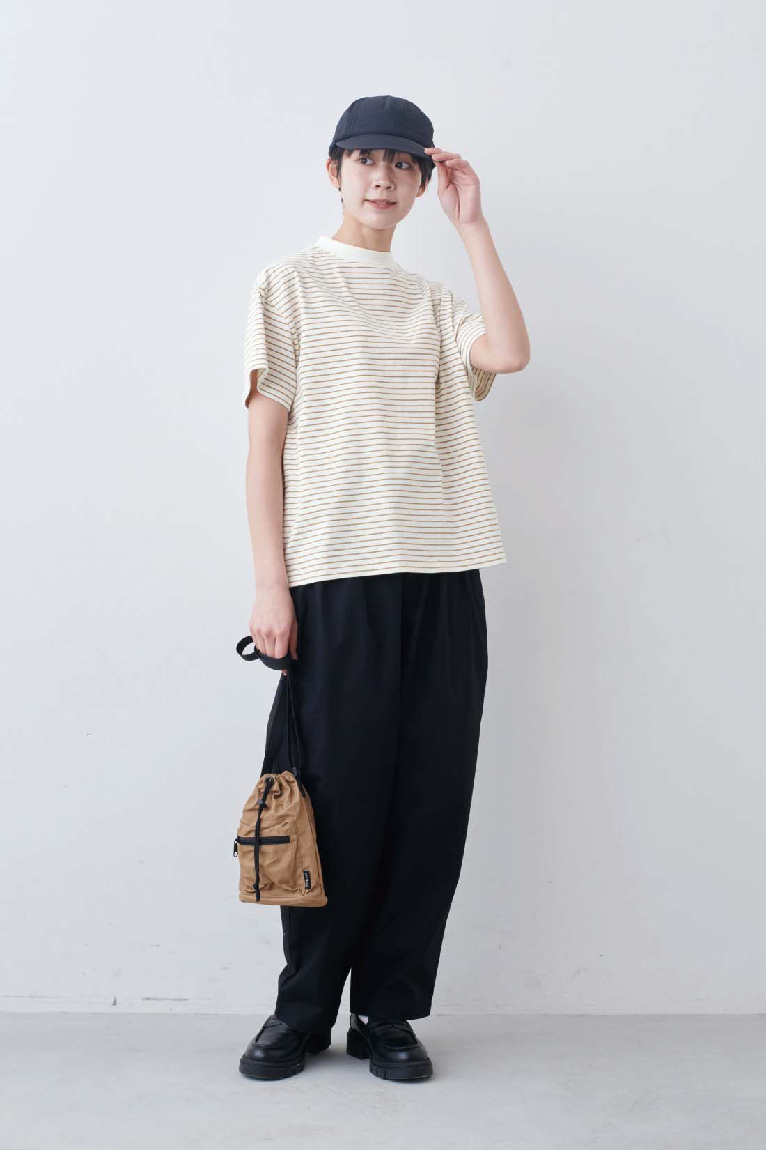 THREE FIFTY STANDARD|こだわりボーダーTシャツの会とアウトドアキャップ〈ブラック〉のコーディネート