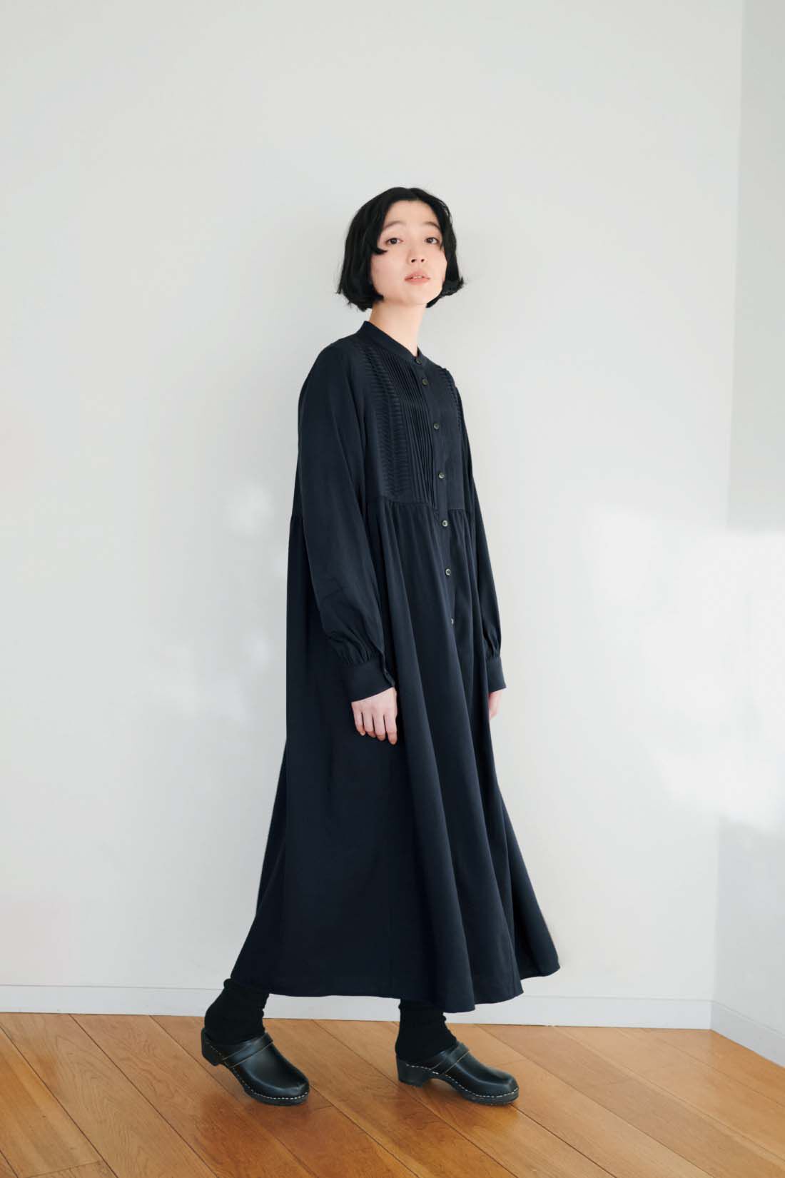 THREE FIFTY STANDARD|THREE FIFTY STANDARD　ピンタックのワンピース 〈ネイビー〉