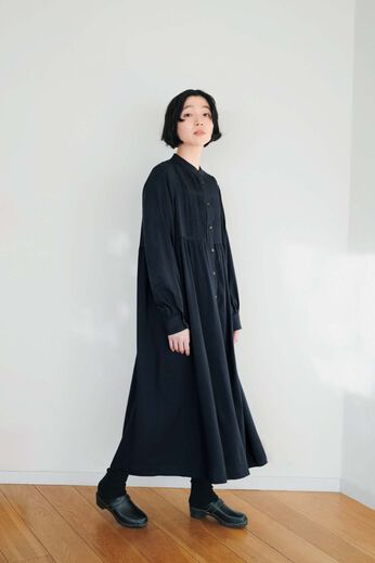 THREE FIFTY STANDARD | ピンタックのワンピース 〈ネイビー〉