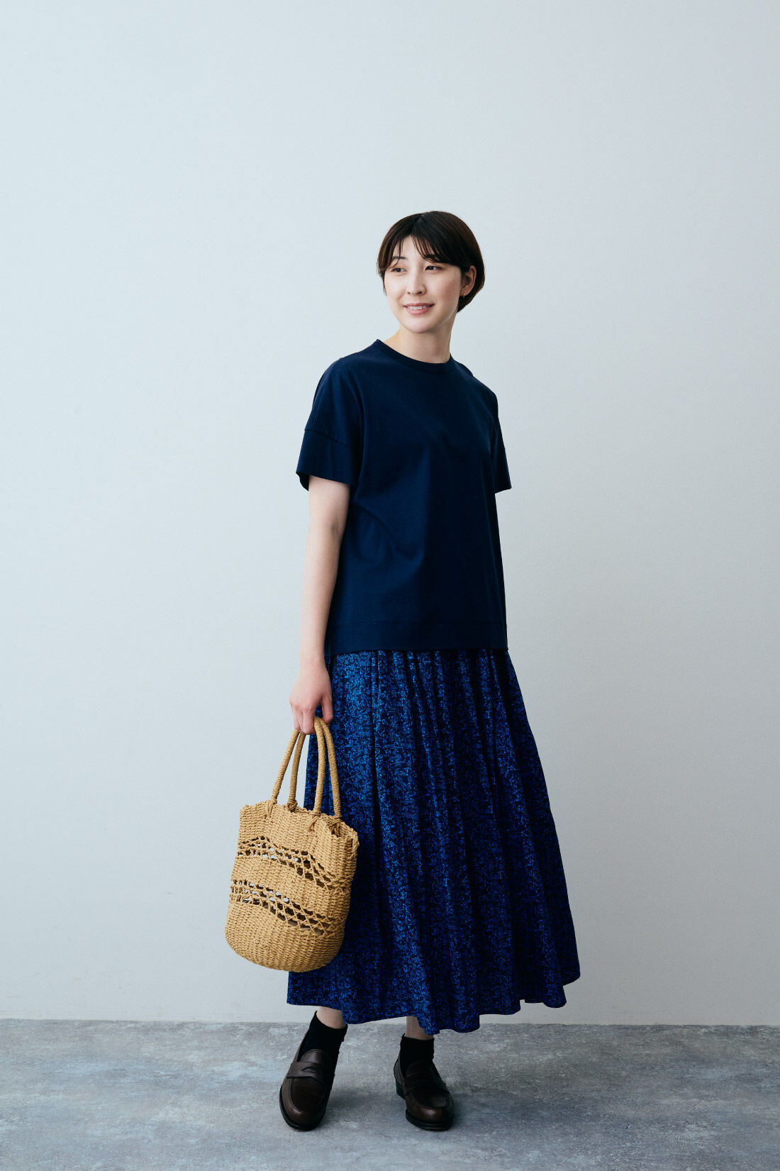 THREE FIFTY STANDARD|THREE FIFTY STANDARD シックな花柄のギャザースカート〈ネイビー〉