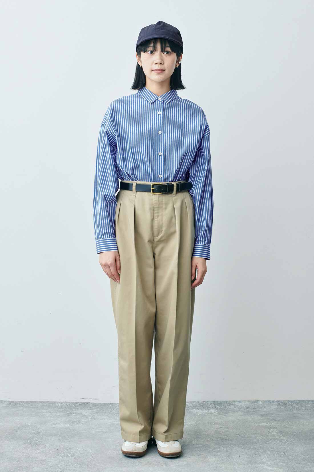 THREE FIFTY STANDARD|ＢＩＧストライプシャツＢＬ　ＴＦＳとスタンダードなチノパンツＢＥ　ＴＦＳのコーディネート|モデル身長：163cm 着用サイズ：M