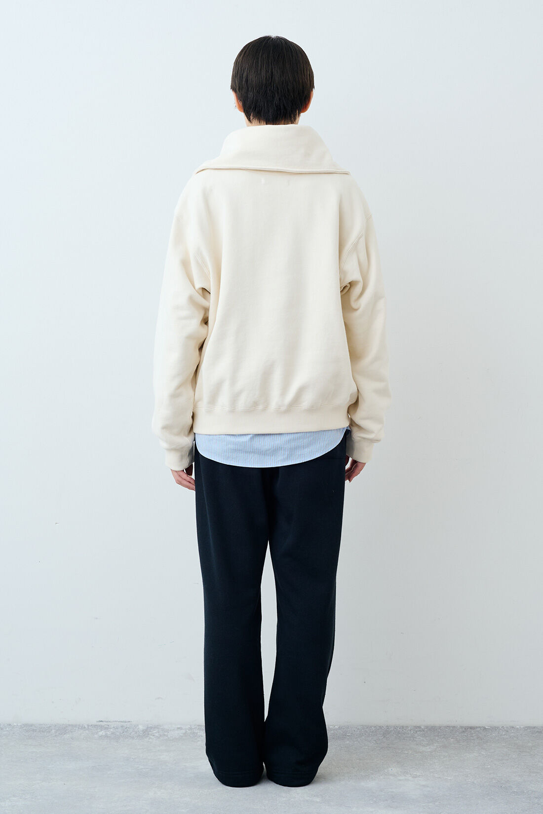 THREE FIFTY STANDARD|小谷 実由さんと作った ストライプのシャツ〈ブルー〉と裏起毛カットソーパンツの会のコーディネート|モデル身長：163cm 着用サイズ：M