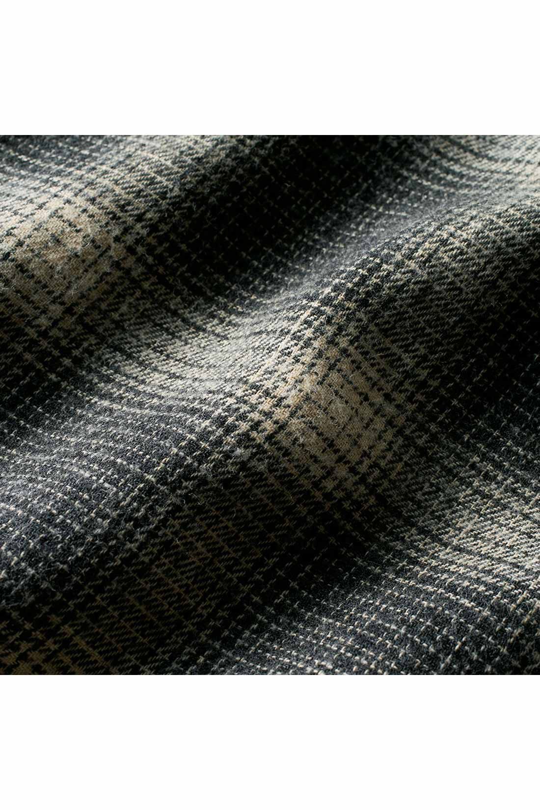 THREE FIFTY STANDARD|THREE FIFTY STANDARD オンブレチェックシャツ〈ブラック〉|甘めに織り上げた播州織のやわらかな起毛のネル生地。杢糸を使用しニュアンスのある色合いに。
