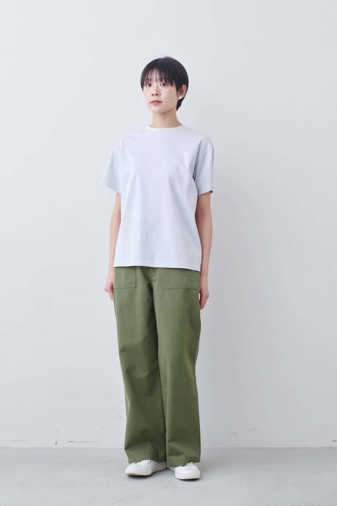 THREE FIFTY STANDARD|THREE FIFTY STANDARD　シルキーな肌ざわりのベーシックなTシャツの会|モデル身長：163cm　着用サイズ：M