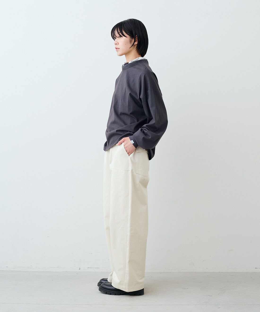THREE FIFTY STANDARD［スリーフィフティースタンダード］|吸水速乾長袖Ｔシャツ　ＴＦＳと小谷実由さんとつくったチェックスカーフＴＦＳのコーディネート|モデル身長：163cm 着用サイズ：M