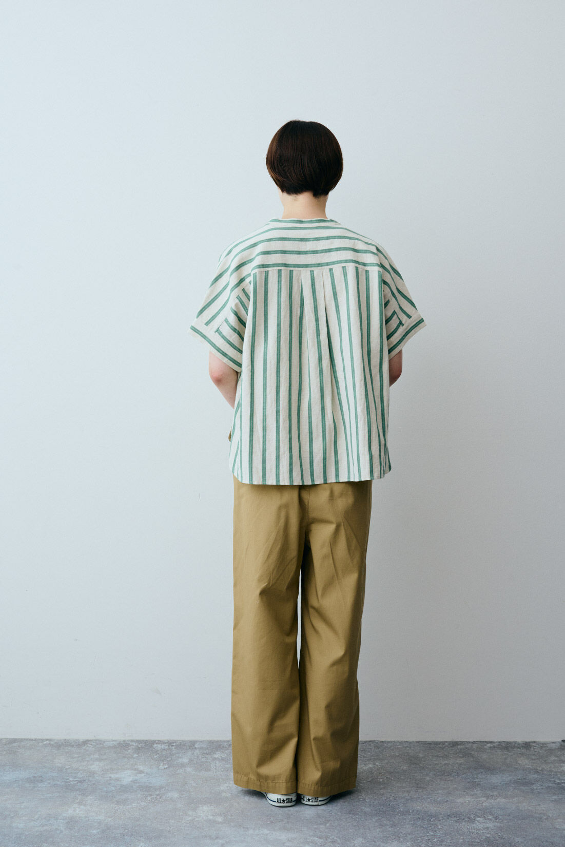 THREE FIFTY STANDARD|THREE FIFTY STANDARD コットンリネンストライプのシャツ〈グリーン〉
