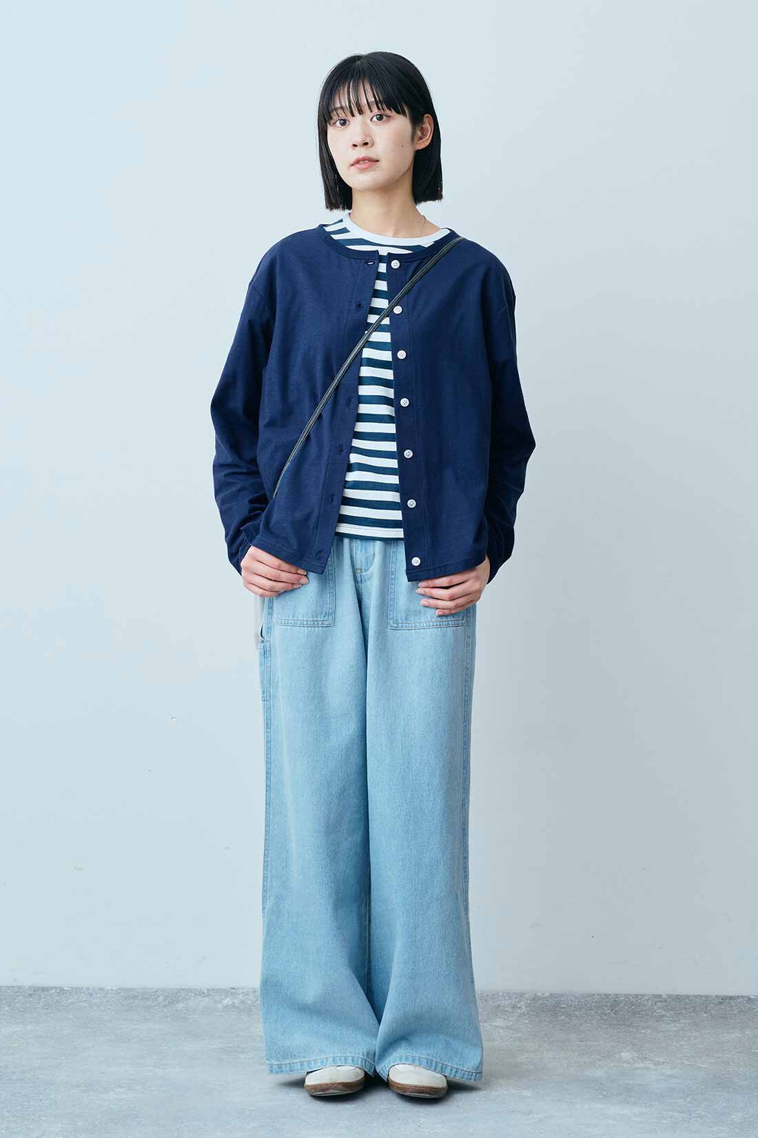 THREE FIFTY STANDARD|THREE FIFTY STANDARD コットン素材のクルーネックカーディガン〈ネイビー〉|モデル身長：163cm　着用サイズ：M