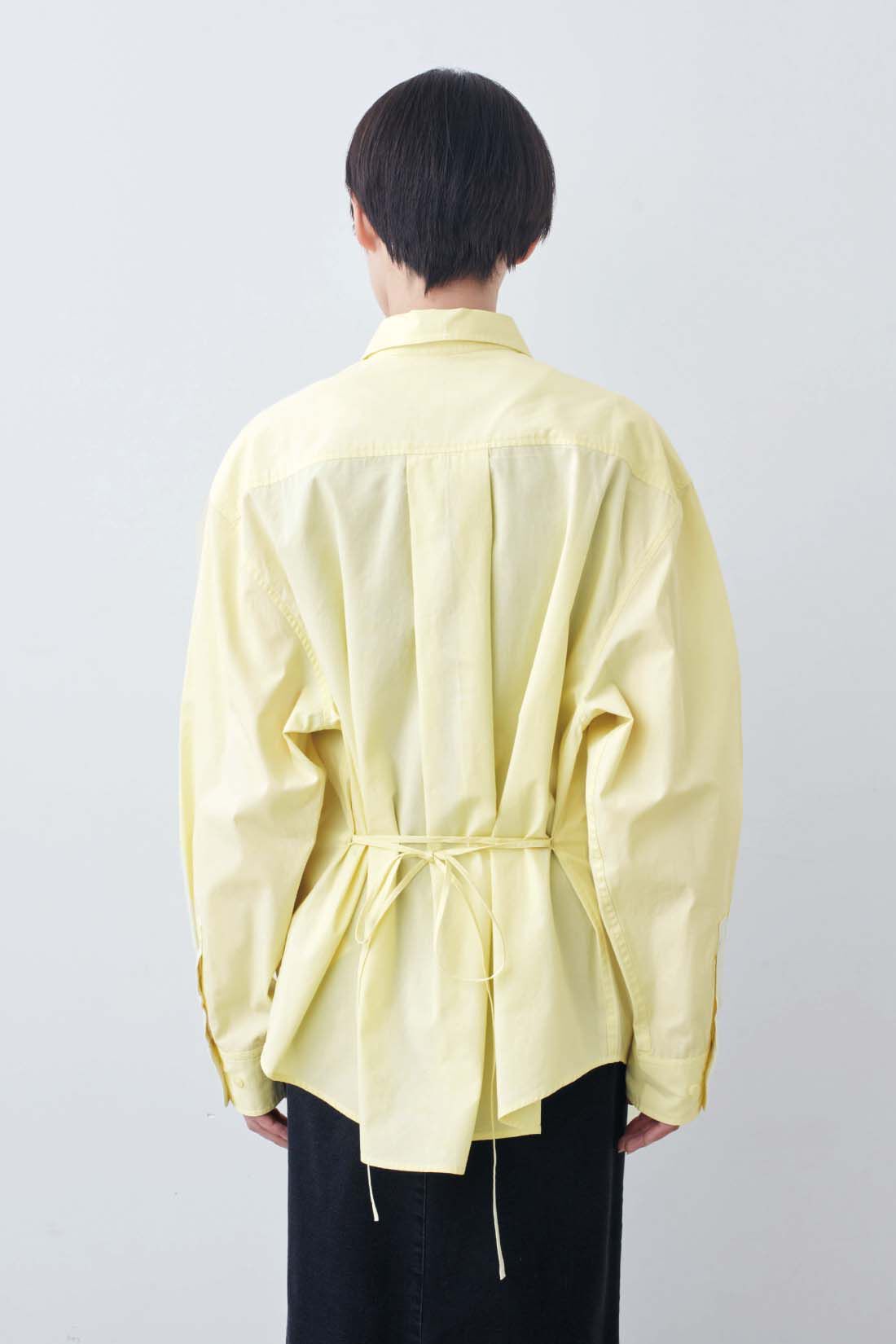 THREE FIFTY STANDARD|THREE FIFTY STANDARD　小谷 実由さんと作った こだわりの薄黄色シャツ〈イエロー〉|BACK