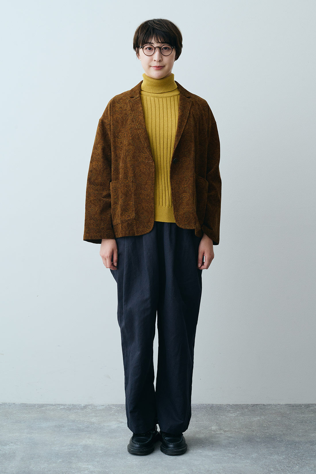 THREE FIFTY STANDARD|ペイズリー柄の細コールジャケットＢＲ　ＴＦＳとリネン混パンツダークネイビーＴＦＳのコーディネート