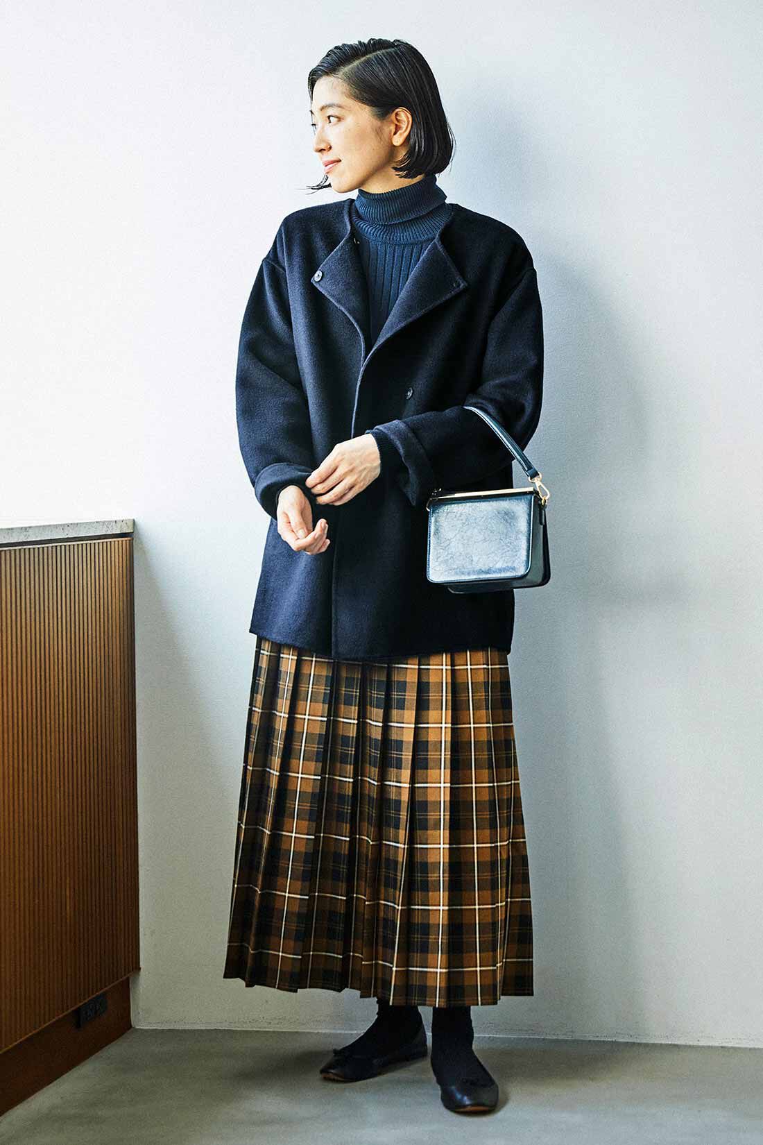 THREE FIFTY STANDARD［スリーフィフティースタンダード］|コットン100％のリブタートルとPeter MacArthur チェックのプリーツスカート〈ブラウン〉のコーディネート