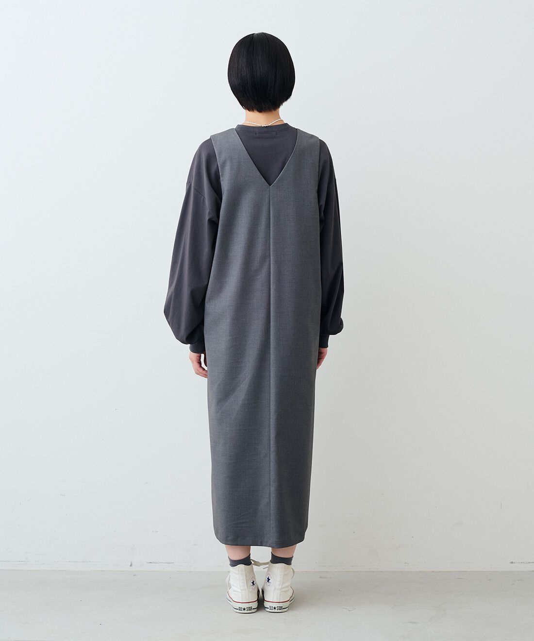 THREE FIFTY STANDARD|吸水速乾長袖Tシャツ TFSとVネックジャンパースカートGY TFSのコーディネート|モデル身長:163cm 着用サイズ:M THREE FIFTY STANDARD|吸水速乾長袖Tシャツ TFSとVネックジャンパースカートGY TFSのコーディネート|モデル身長:163cm 着用サイズ:M