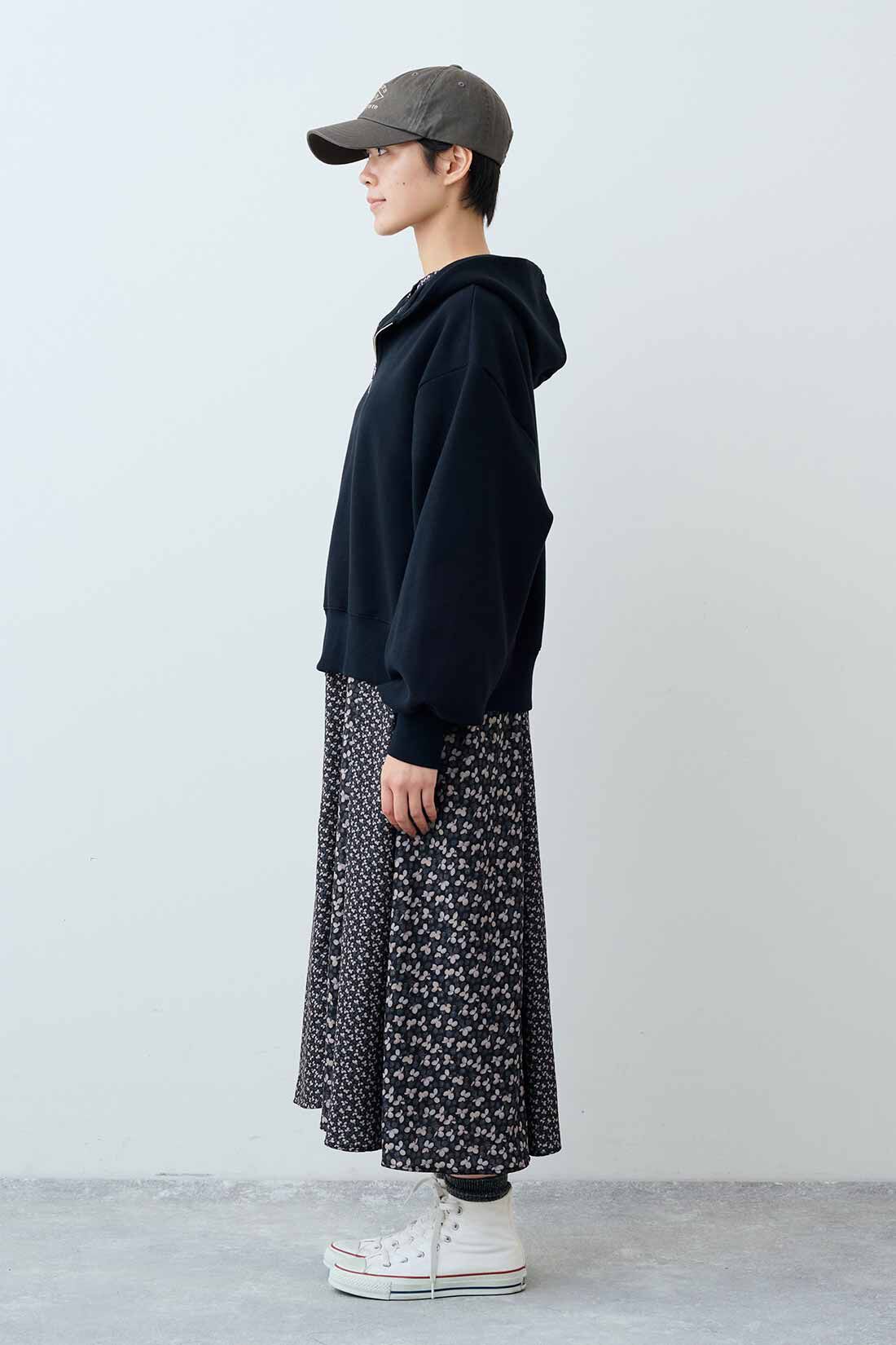 THREE FIFTY STANDARD|ダンボールニットのセットアップ〈ブラック〉のコーディネート|モデル身長：163cm 着用サイズ：M