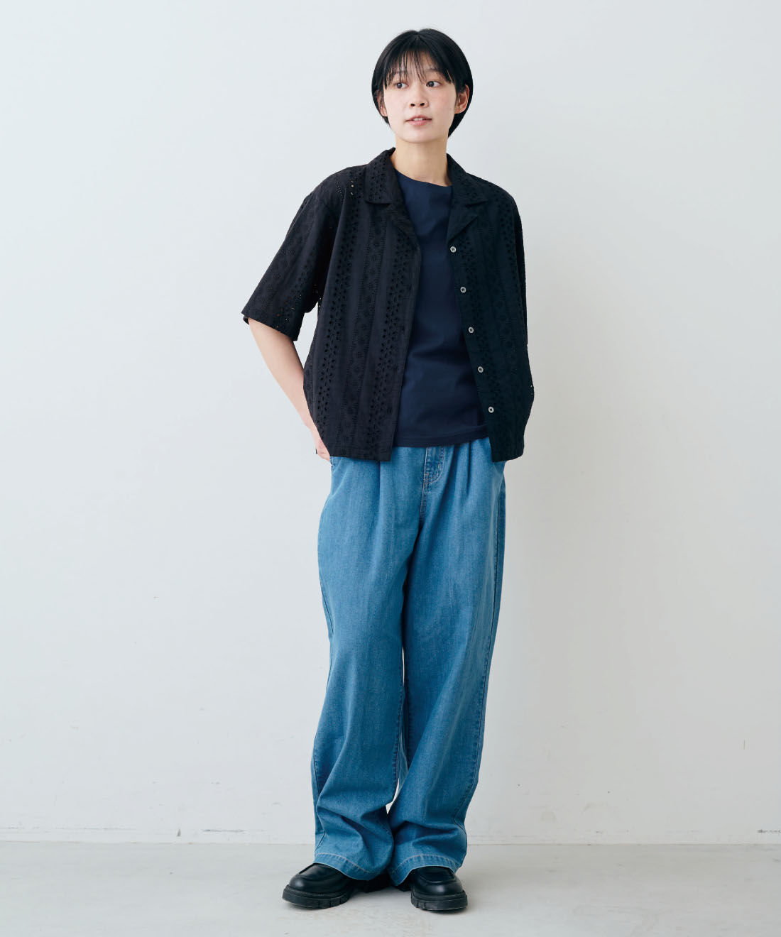 THREE FIFTY STANDARD|シルケット加工 タンクトップとライトデニムのタックワイドパンツのコーディネート