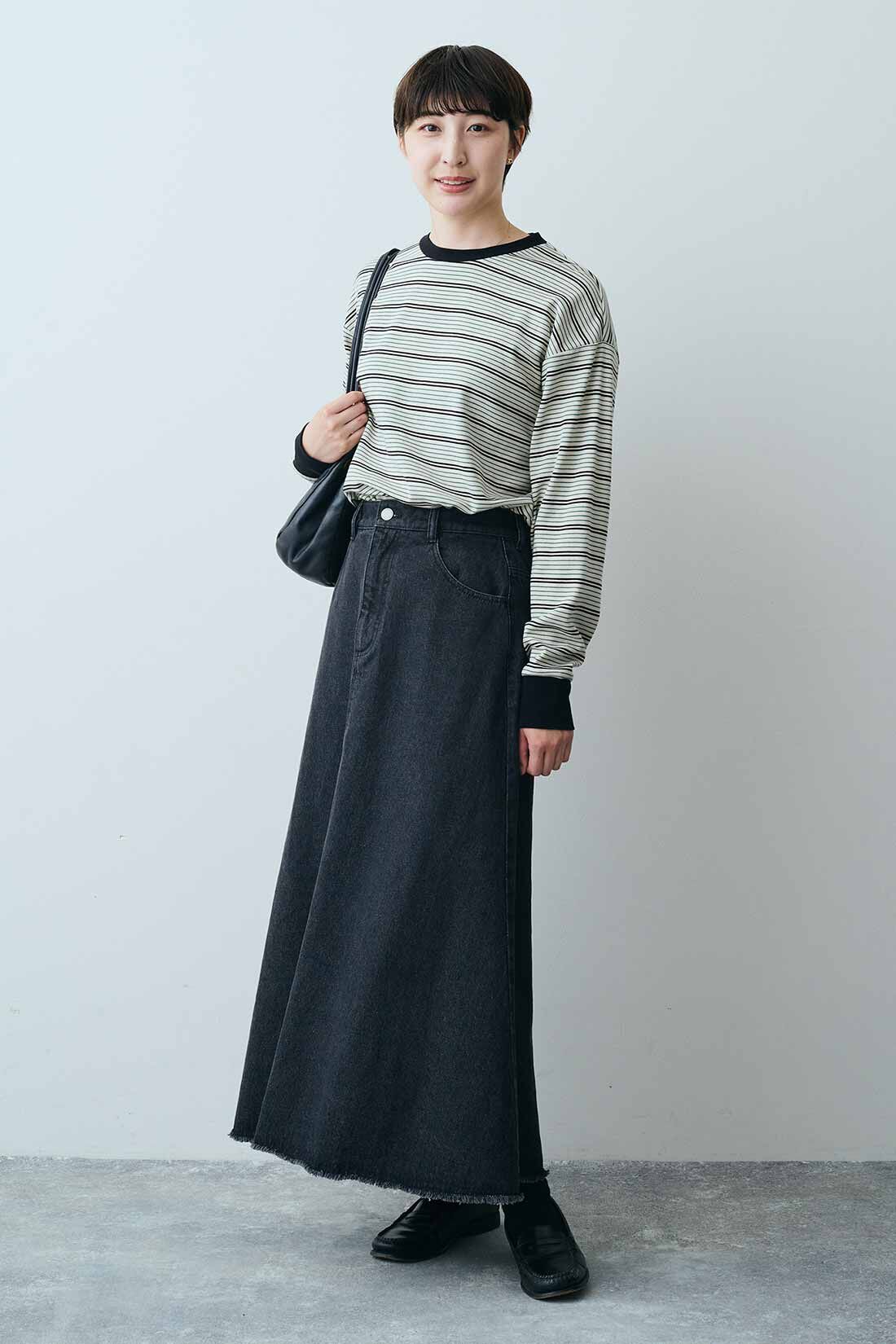 THREE FIFTY STANDARD|カットヘムブラックデニムスカート　ＴＦＳのコーディネート