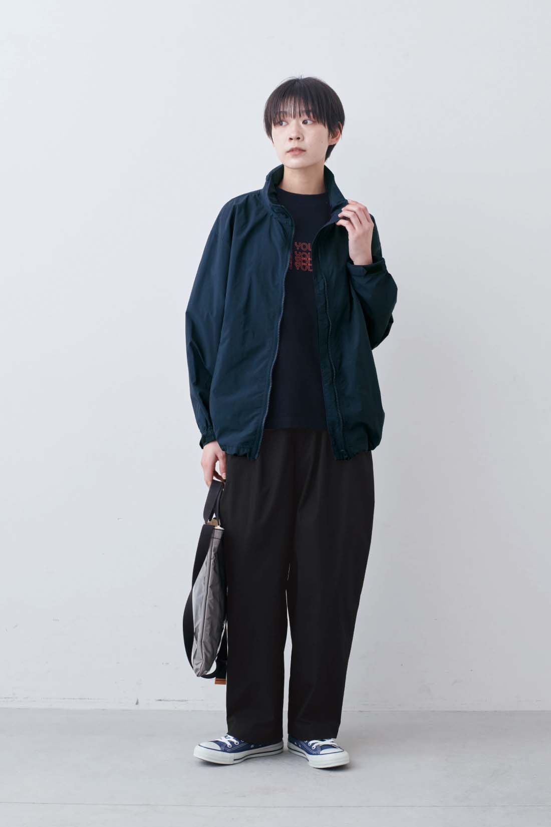 THREE FIFTY STANDARD|THREE FIFTY STANDARD　ラフなシルエットのテーパードパンツ〈ブラック〉|モデル身長：163cm　着用サイズ：M