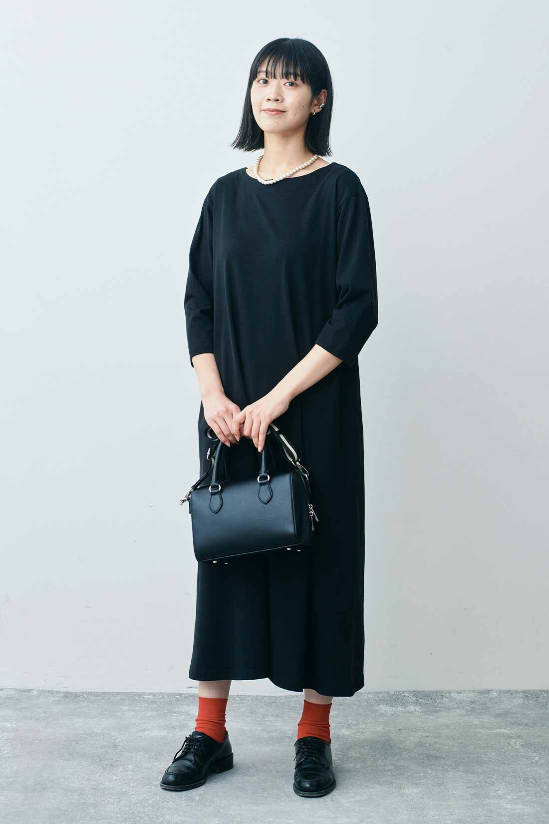 THREE FIFTY STANDARD|THREE FIFTY STANDARD ボートネックのカットソーブラックワンピース|モデル身長：163cm 着用サイズ：M