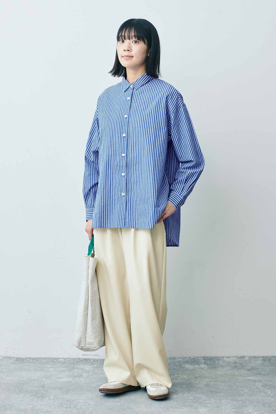 THREE FIFTY STANDARD|落ち感がきれいなタックパンツＩＶ　ＴＦＳのコーディネート|モデル身長：163cm 着用サイズ：M