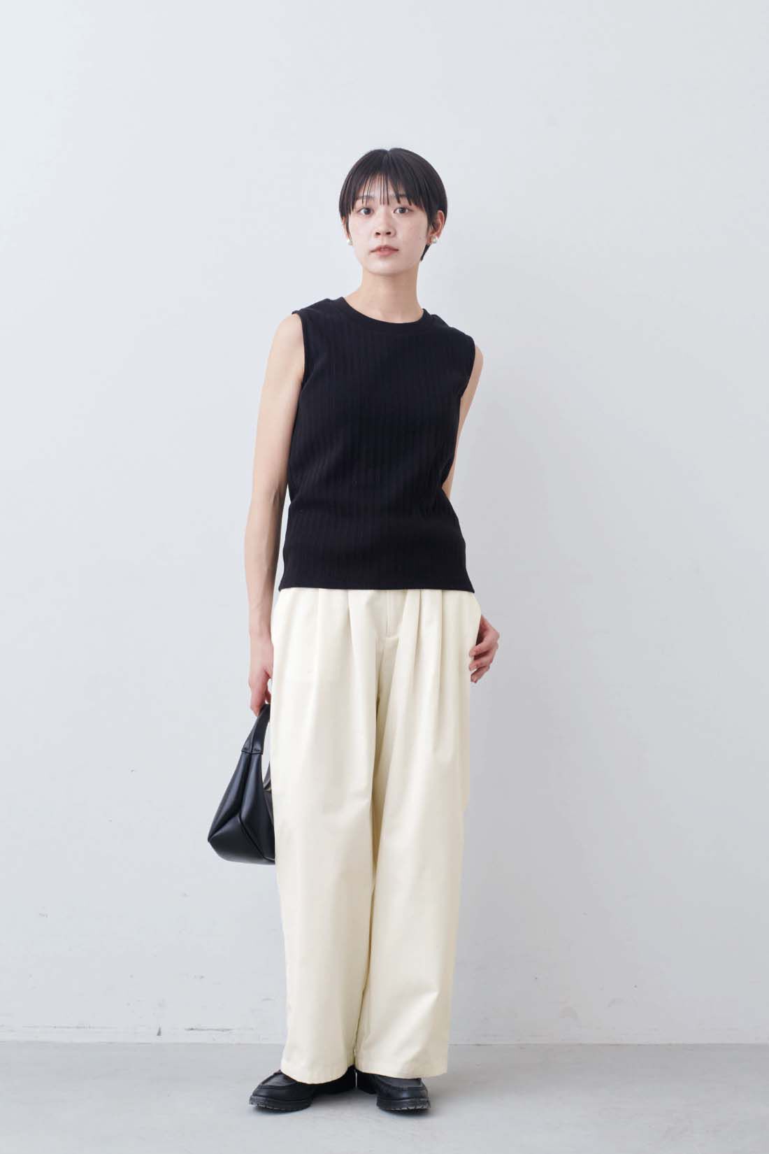 THREE FIFTY STANDARD［スリーフィフティースタンダード］|THREE FIFTY STANDARD　カジュアルすぎないチノパンツ〈アイボリー〉|モデル身長：163cm　着用サイズ：M