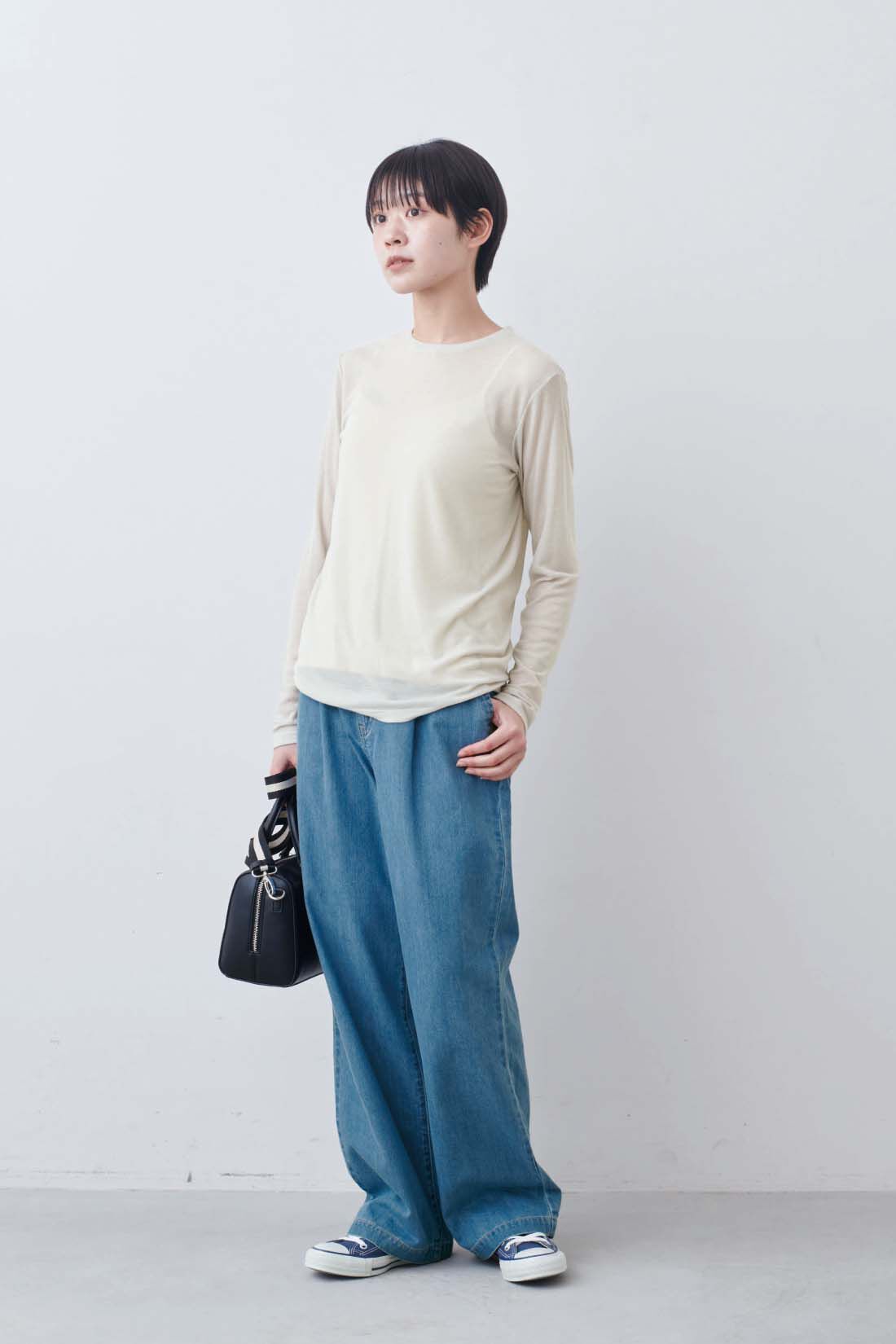 THREE FIFTY STANDARD|THREE FIFTY STANDARD　ライトデニムのタックワイドパンツ|モデル身長：163cm　着用サイズ：M