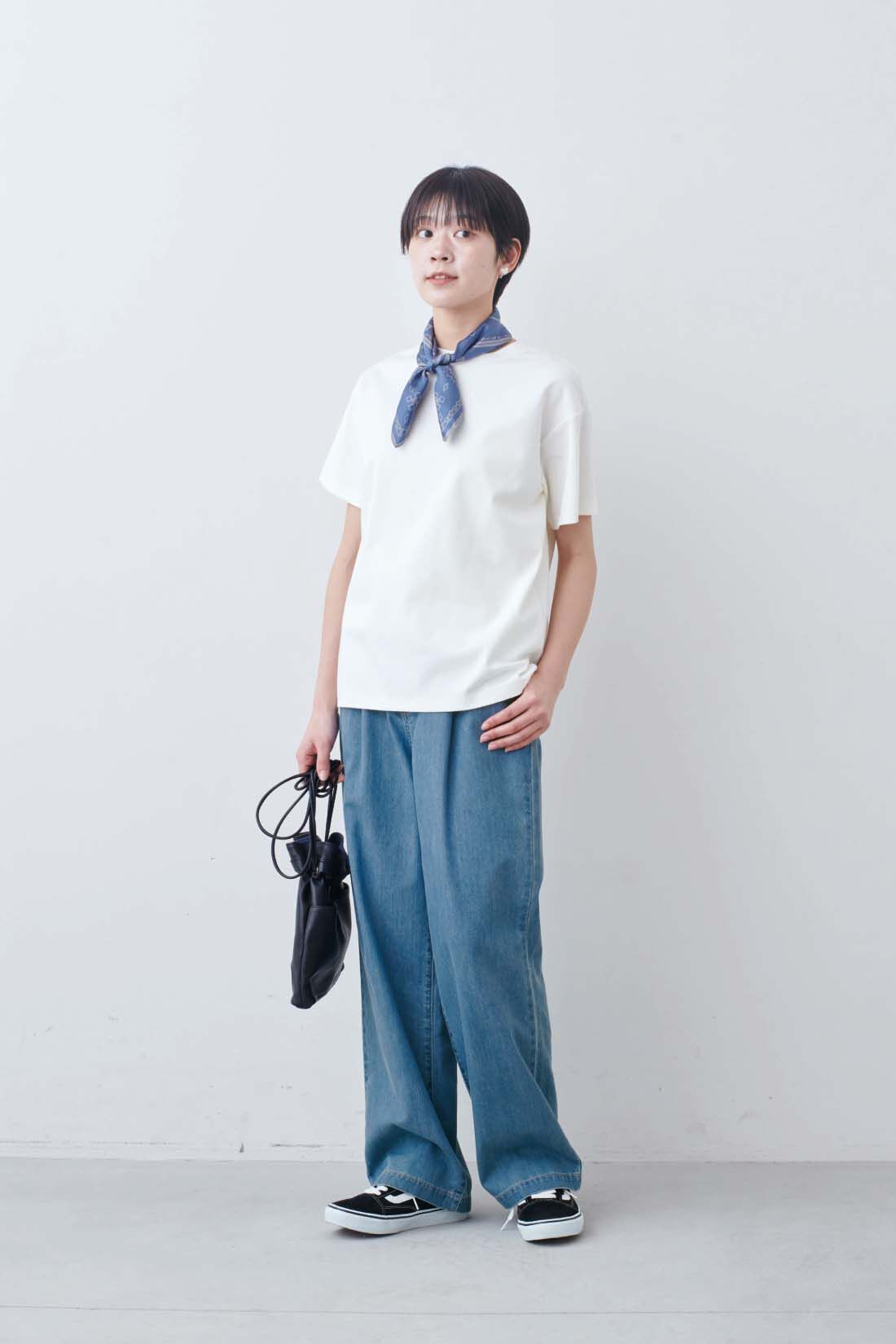 THREE FIFTY STANDARD|THREE FIFTY STANDARD　ヴィンテージのようなシルクスカーフ〈ネイビー〉