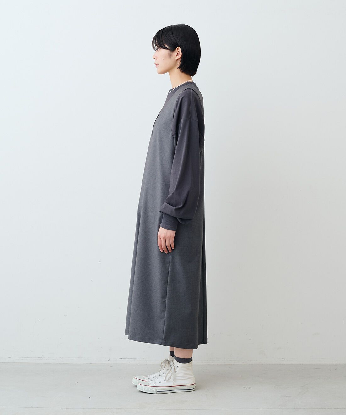 THREE FIFTY STANDARD|吸水速乾長袖Tシャツ TFSとVネックジャンパースカートGY TFSのコーディネート|モデル身長:163cm 着用サイズ:M THREE FIFTY STANDARD|吸水速乾長袖Tシャツ TFSとVネックジャンパースカートGY TFSのコーディネート|モデル身長:163cm 着用サイズ:M