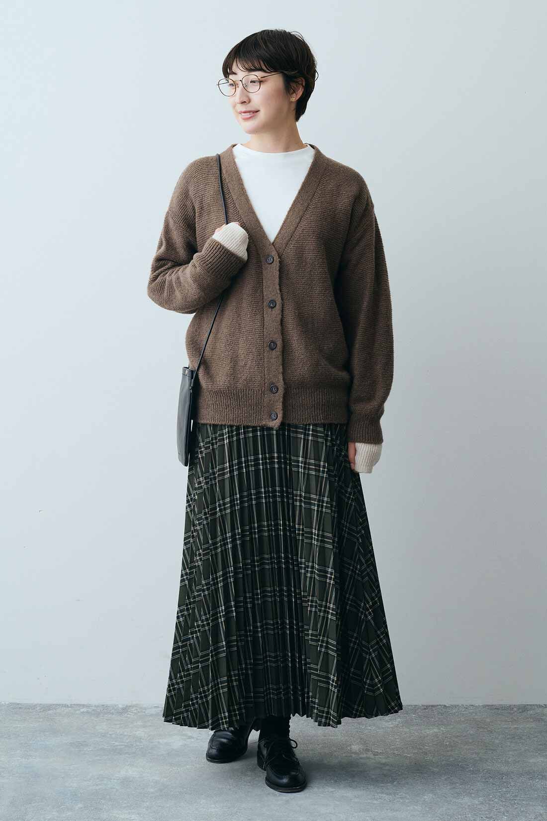 THREE FIFTY STANDARD|金子さんカーディガン〈ブラウン〉ＴＦＳとチェックプリーツスカートＴＦＳのコーディネート