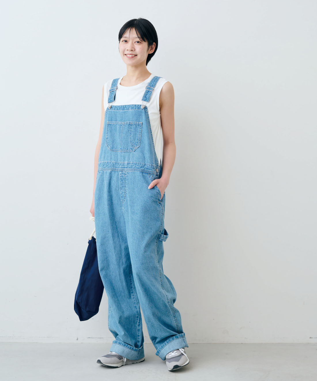 THREE FIFTY STANDARD［スリーフィフティースタンダード］|THREE FIFTY STANDARD　麻混ライトオンスデニムのオーバーオール|モデル身長：163cm　着用サイズ：M