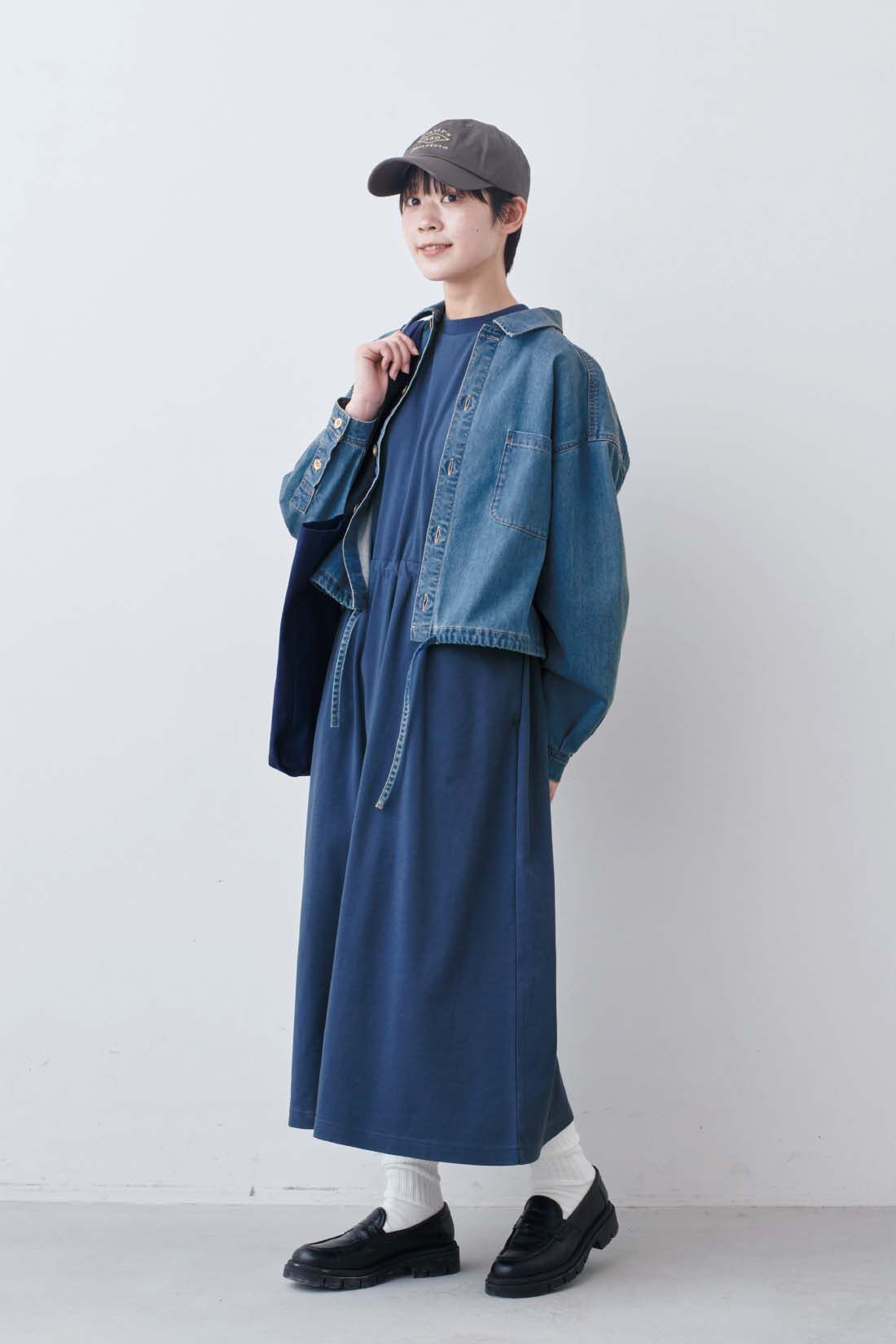 THREE FIFTY STANDARD|THREE FIFTY STANDARD　ライトデニムのシャツジャケット|モデル身長：163cm　着用サイズ：M