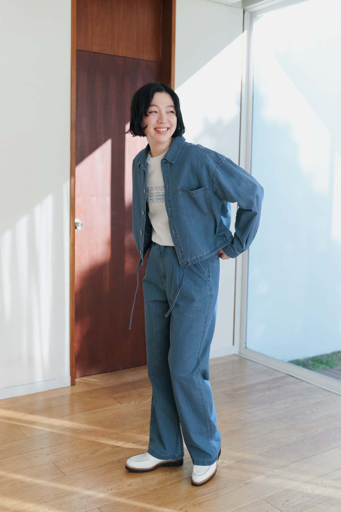 THREE FIFTY STANDARD|THREE FIFTY STANDARD　ライトデニムのタックワイドパンツ