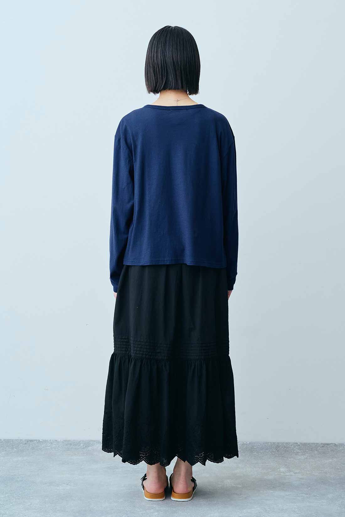 THREE FIFTY STANDARD|THREE FIFTY STANDARD コットン素材のクルーネックカーディガン〈ネイビー〉|モデル身長：163cm　着用サイズ：M
